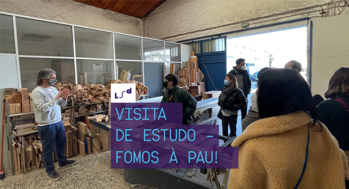 Os alunos de Design de Mobiliário foram à marcenaria Pau ver e ouvir ao vivo os diferentes tipos de madeira e as máquinas que as transformam. 
